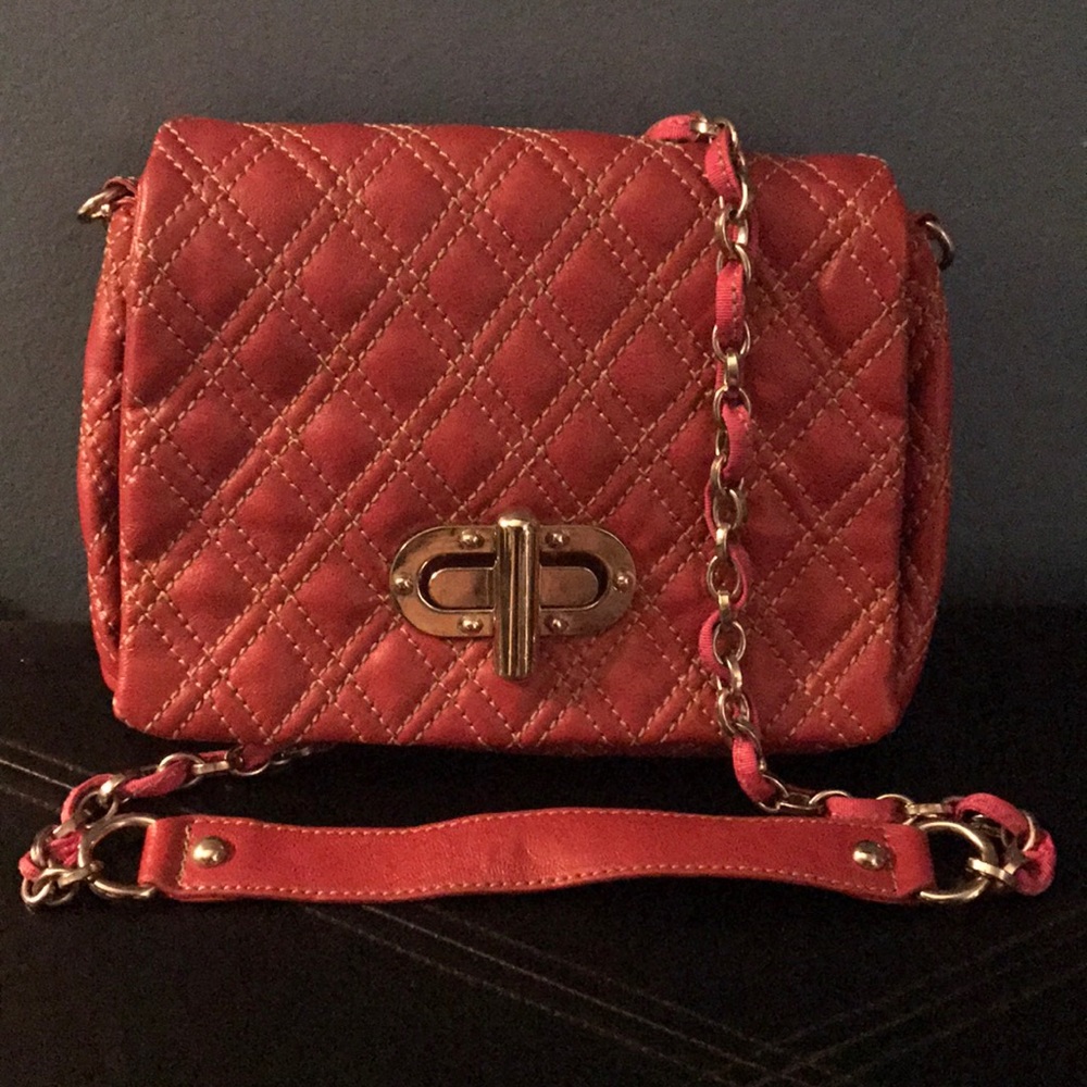 Chinese Laundry pink quilted chain strap bag.